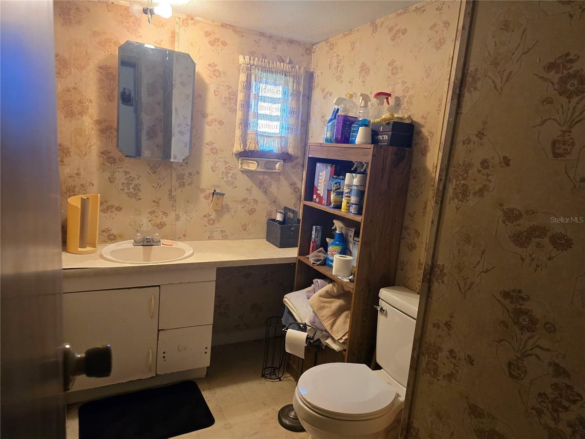 513 SMITH ROAD — photo 10 of 35