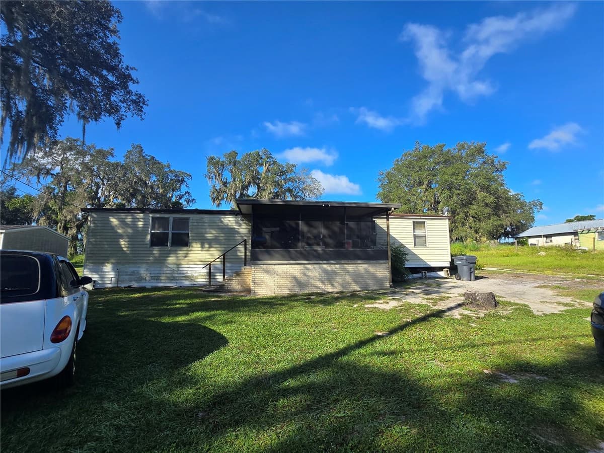 513 SMITH ROAD — photo 1 of 35