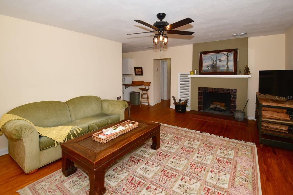 160 BAYSHORE DRIVE — photo 13 of 62