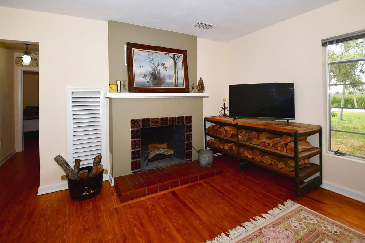 160 BAYSHORE DRIVE — photo 16 of 62