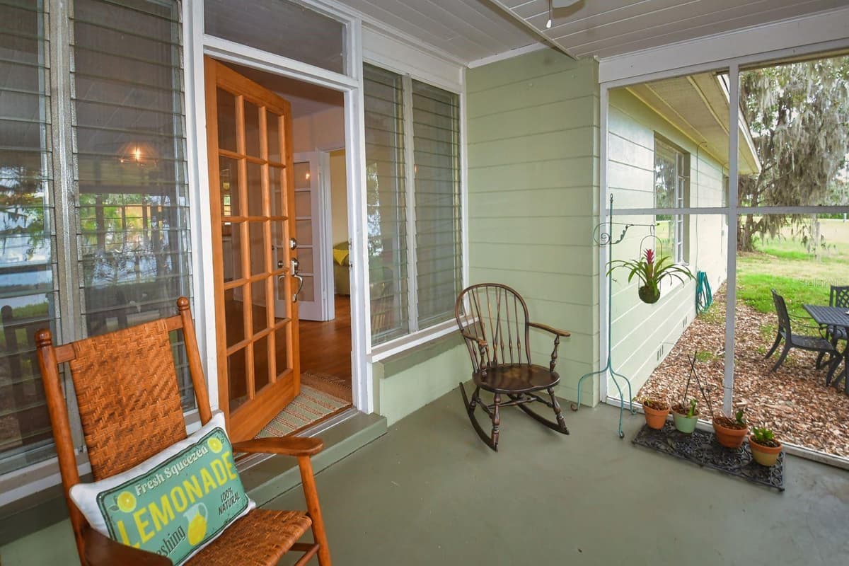 160 BAYSHORE DRIVE — photo 11 of 62