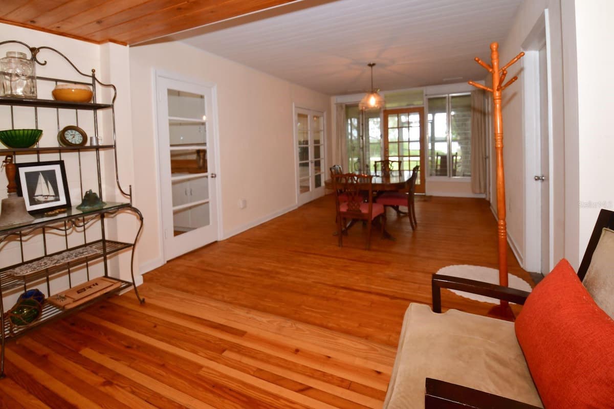 160 BAYSHORE DRIVE — photo 19 of 62