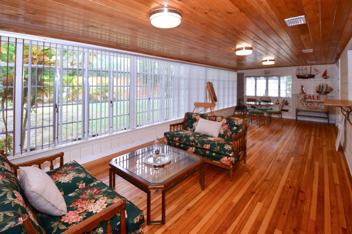 160 BAYSHORE DRIVE — photo 43 of 62