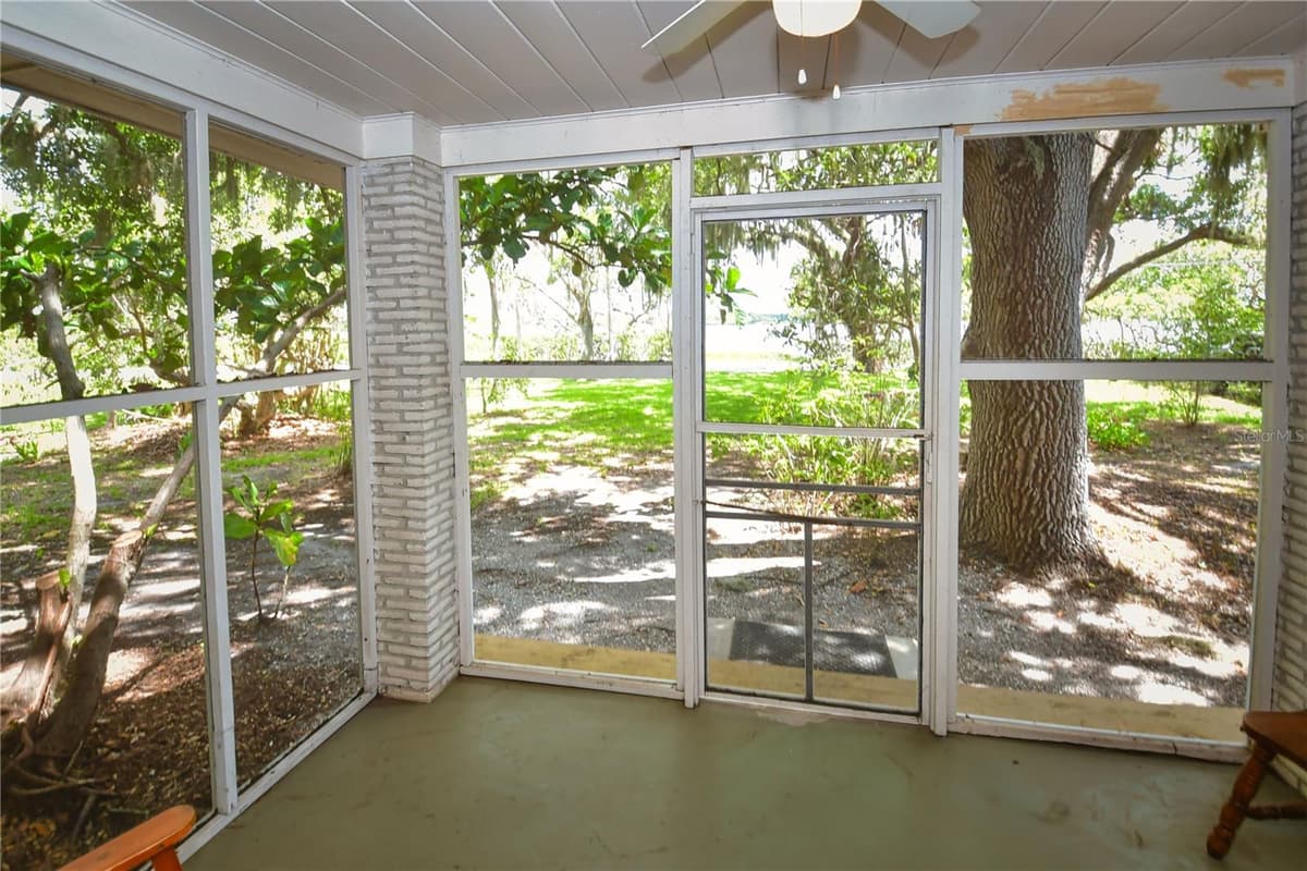 160 BAYSHORE DRIVE — photo 8 of 62