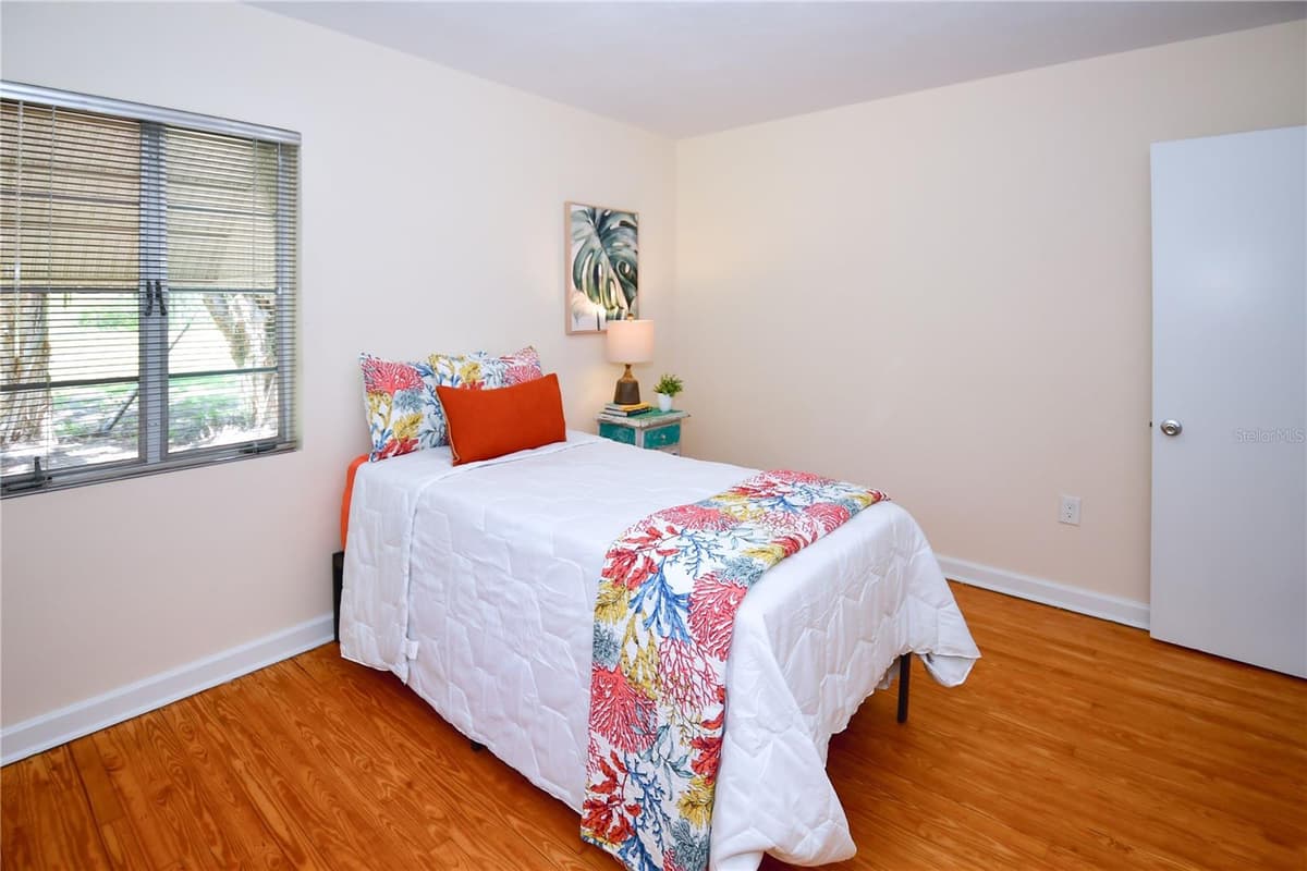 160 BAYSHORE DRIVE — photo 36 of 62