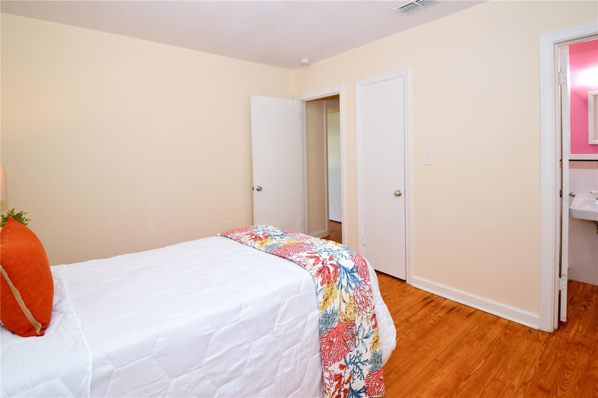 160 BAYSHORE DRIVE — photo 39 of 62
