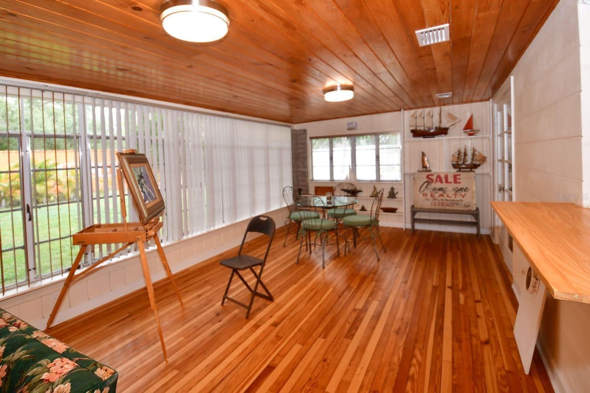 160 BAYSHORE DRIVE — photo 45 of 62