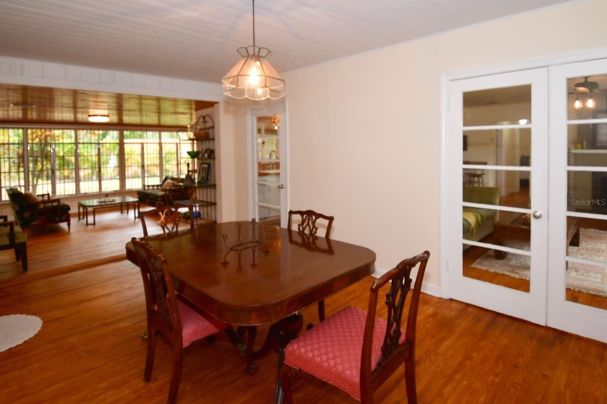 160 BAYSHORE DRIVE — photo 18 of 62