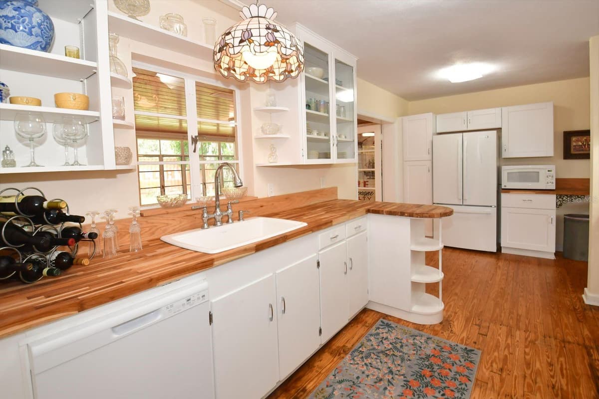 160 BAYSHORE DRIVE — photo 20 of 62