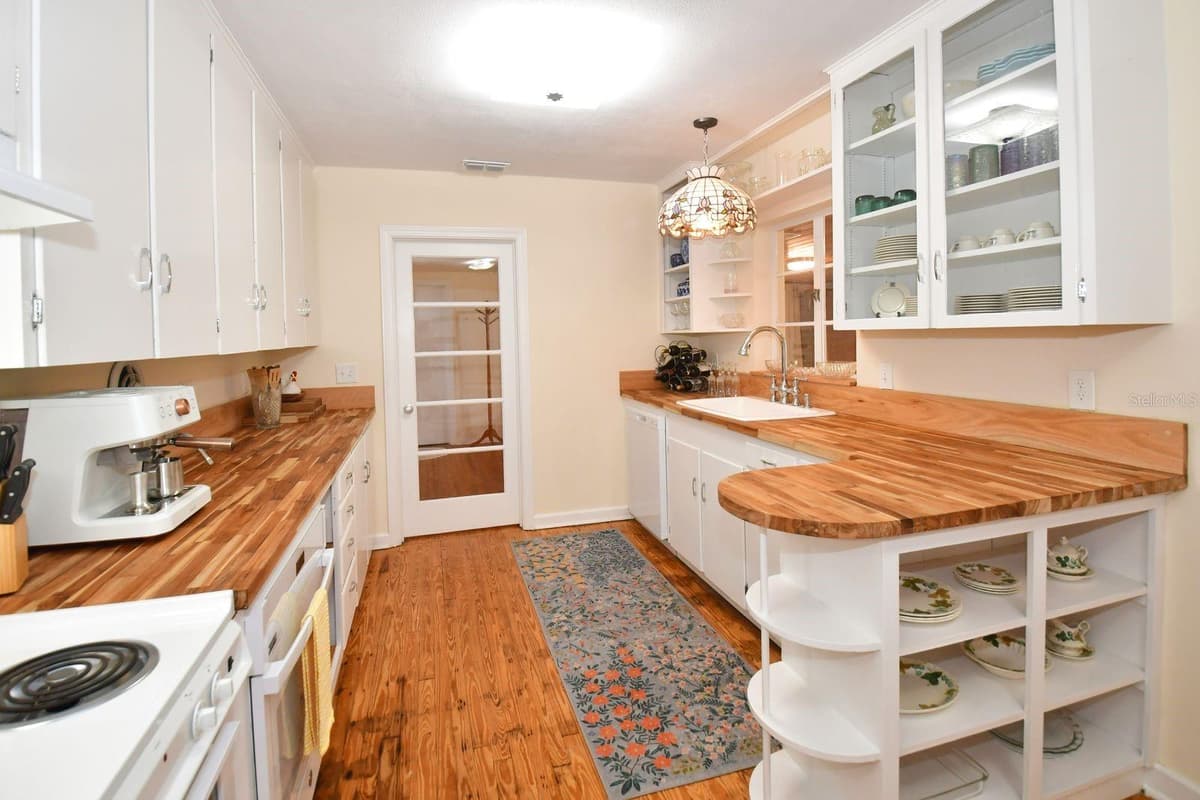 160 BAYSHORE DRIVE — photo 22 of 62