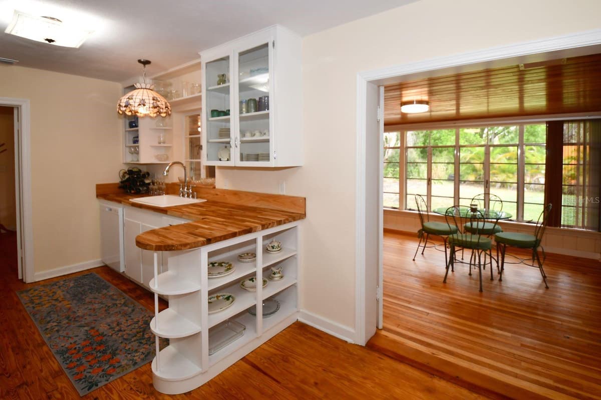 160 BAYSHORE DRIVE — photo 24 of 62