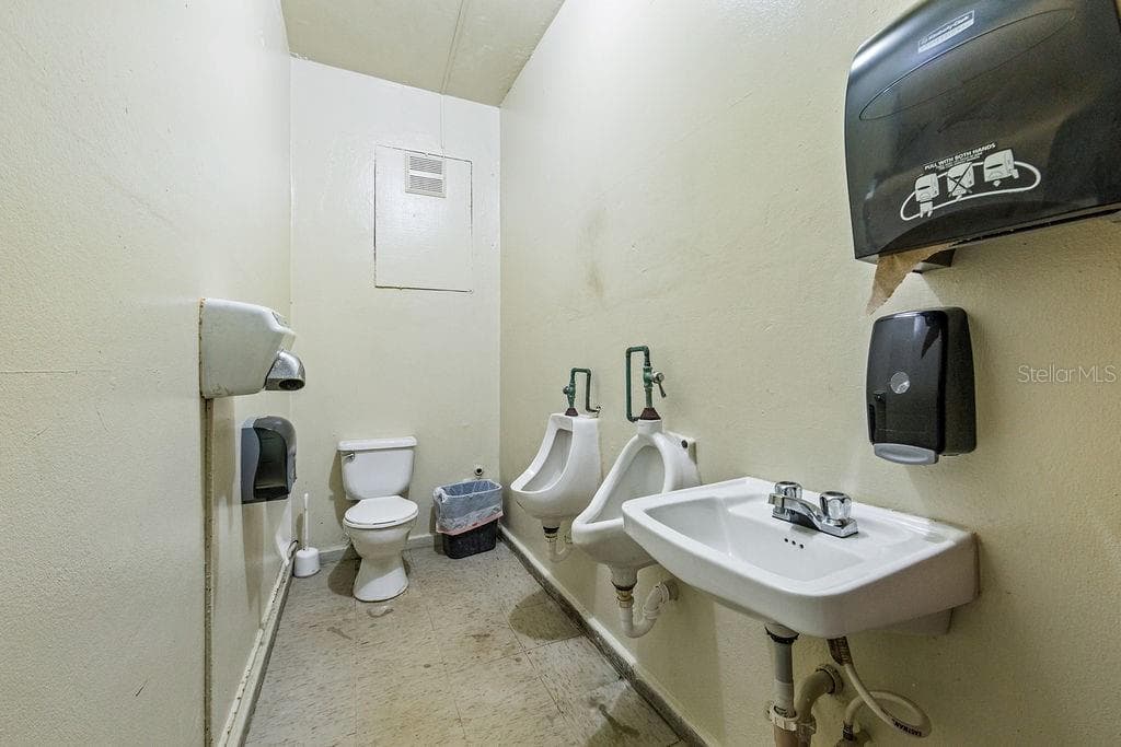 690 LOS NABORIAS STREET — photo 10 of 34