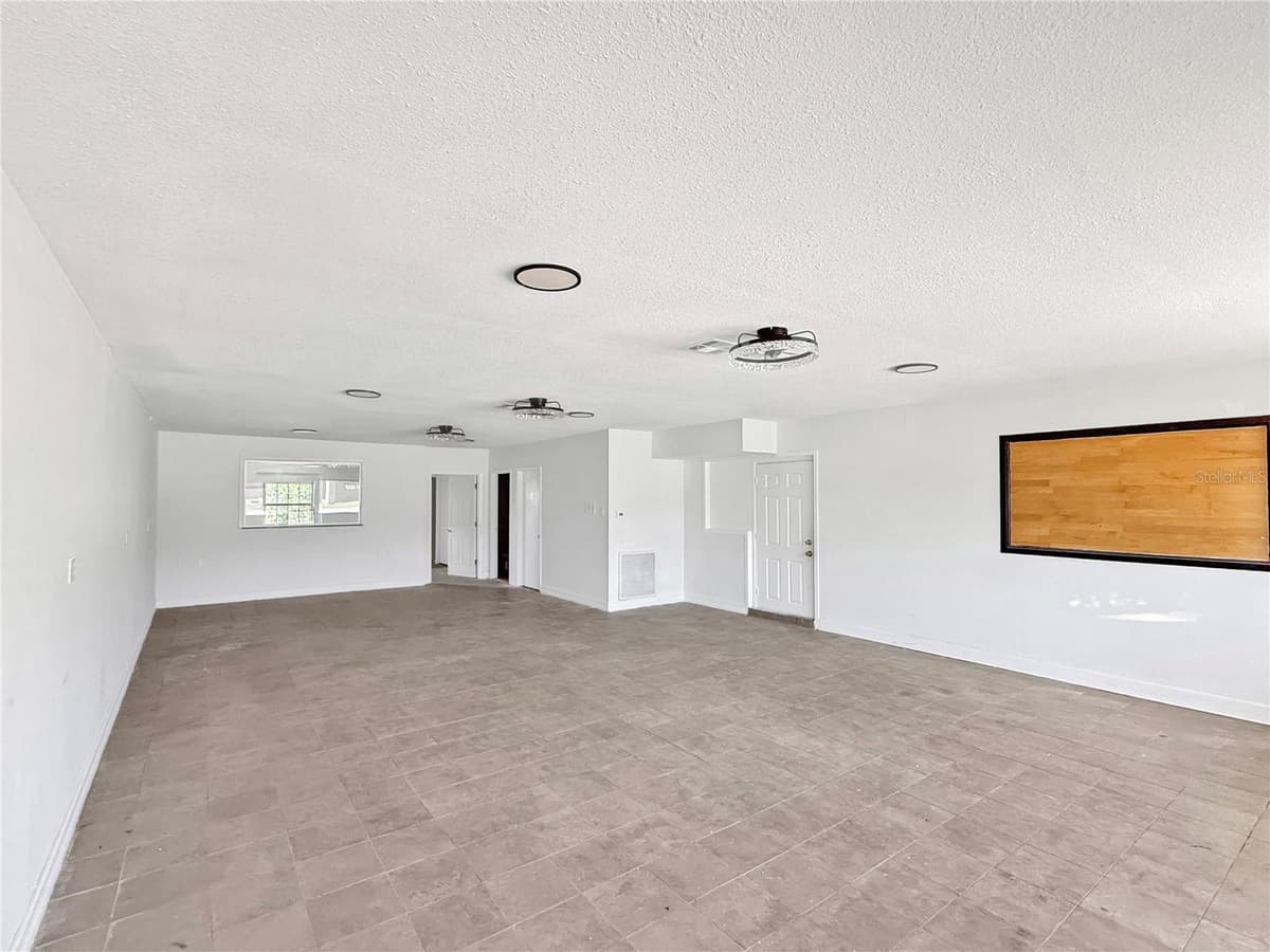 1130 RONALD REAGAN BOULEVARD — photo 4 of 11