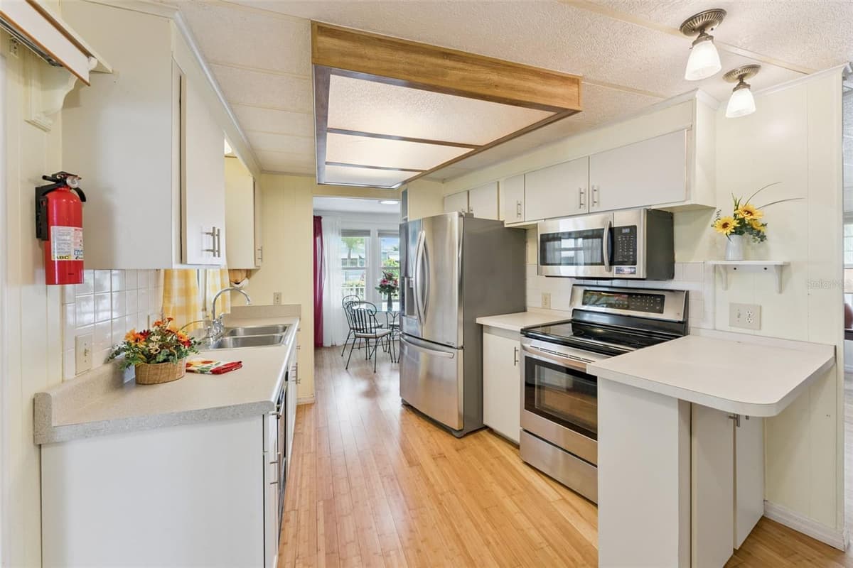 314 LAKEVIEW DRIVE — photo 6 of 19