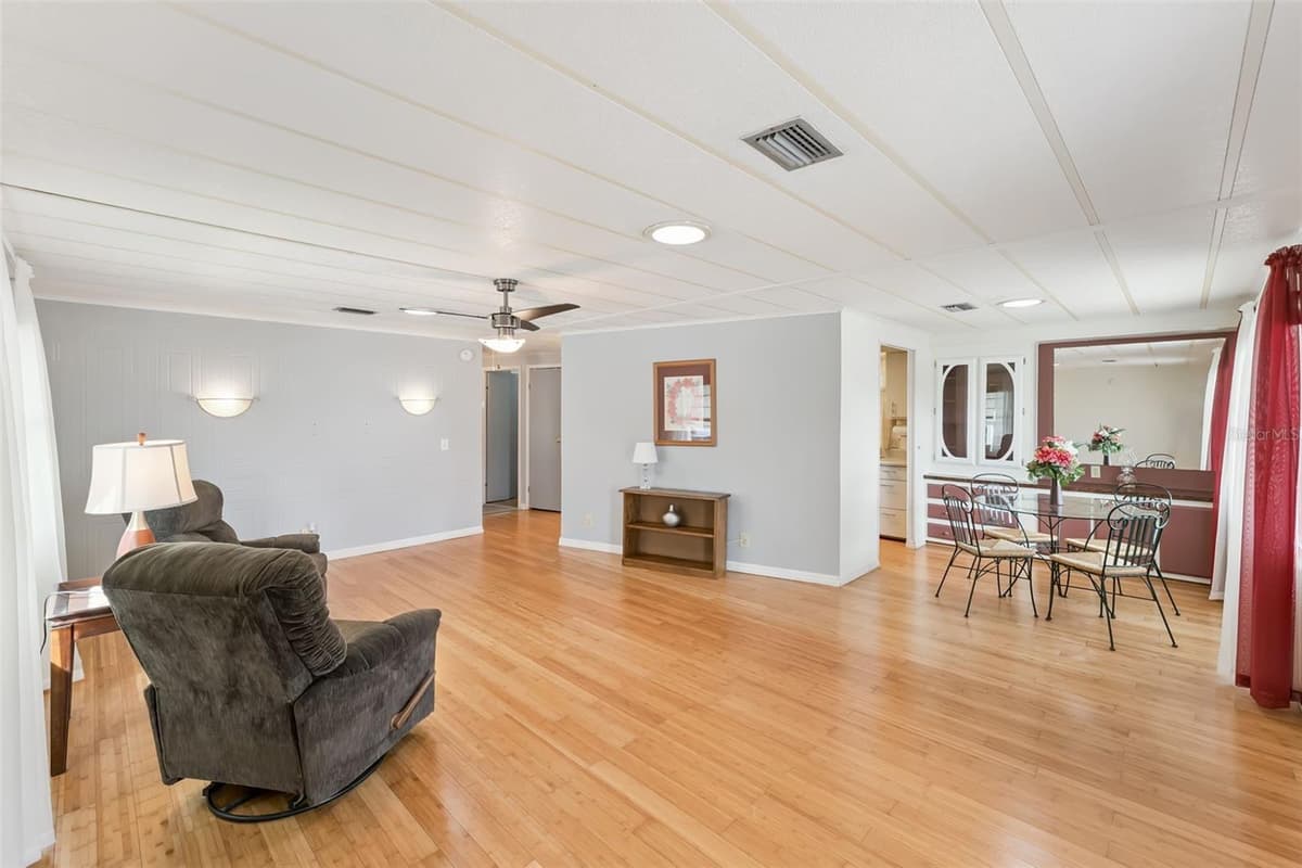 314 LAKEVIEW DRIVE — photo 5 of 19