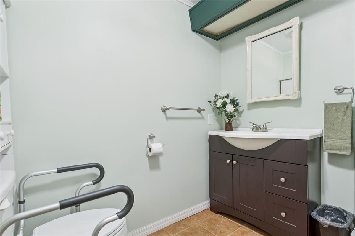 314 LAKEVIEW DRIVE — photo 11 of 19