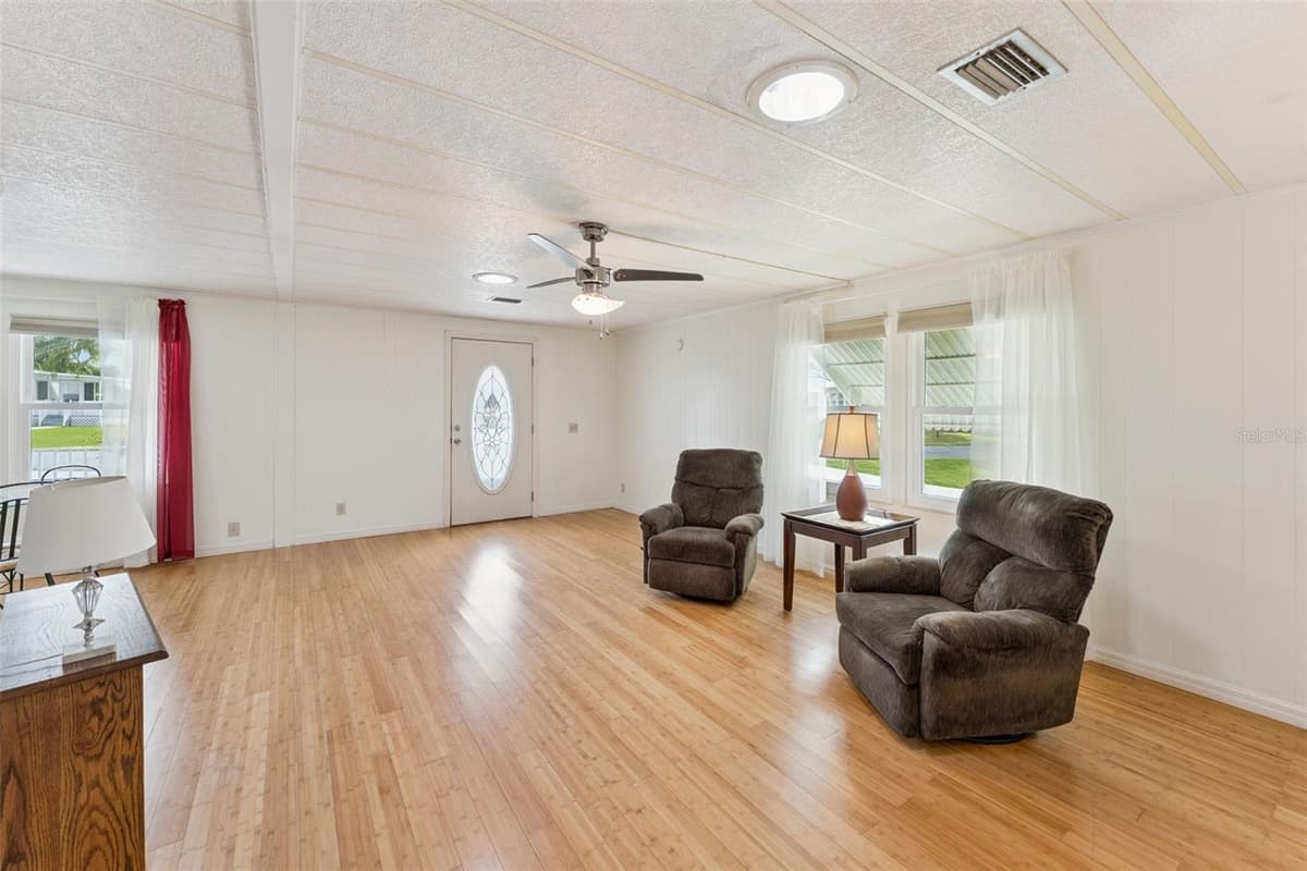 314 LAKEVIEW DRIVE — photo 4 of 19
