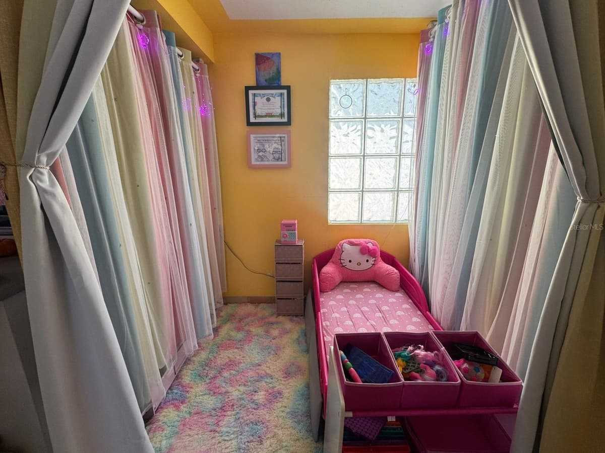 27 WILLIAM FONT STREET — photo 16 of 39