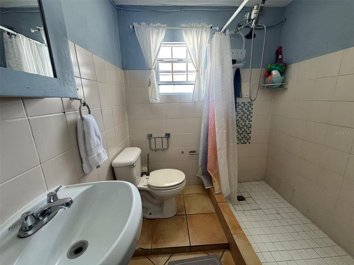 27 WILLIAM FONT STREET — photo 17 of 39
