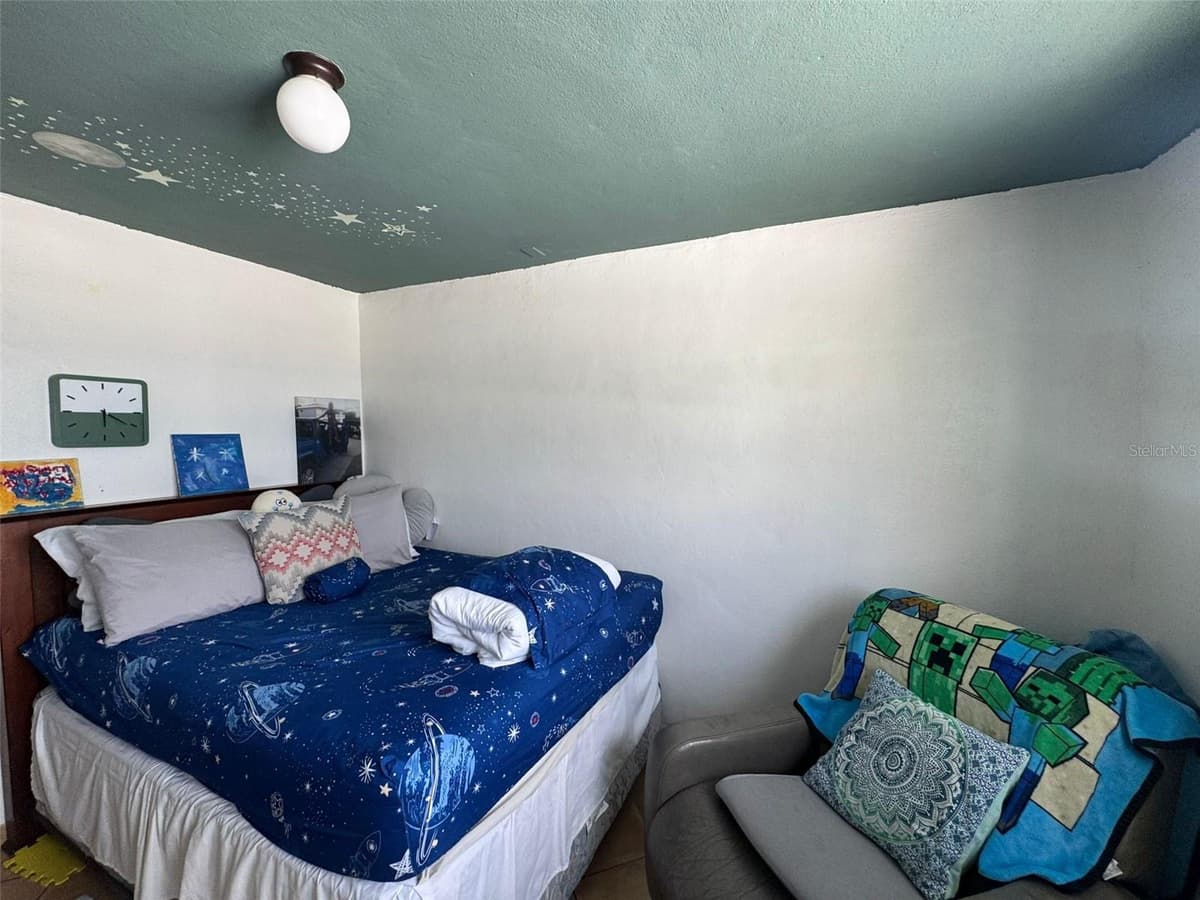 27 WILLIAM FONT STREET — photo 13 of 39