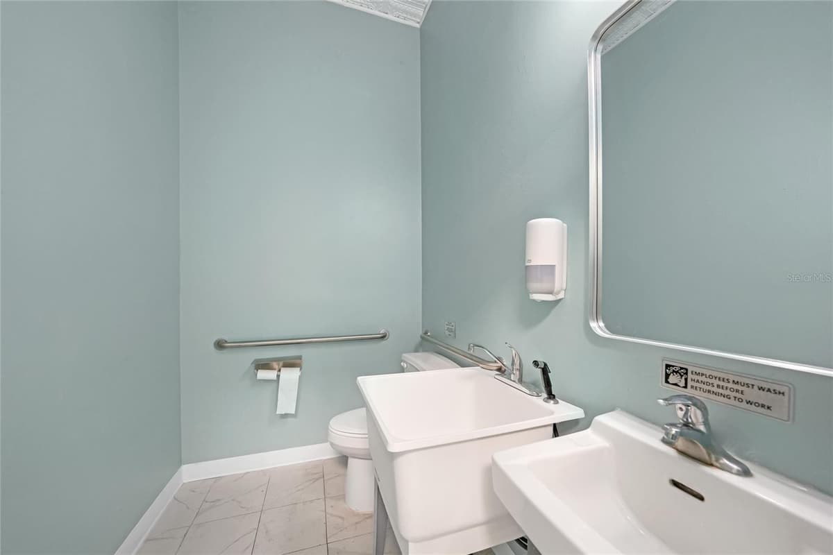 203 OAK STREET — photo 21 of 26
