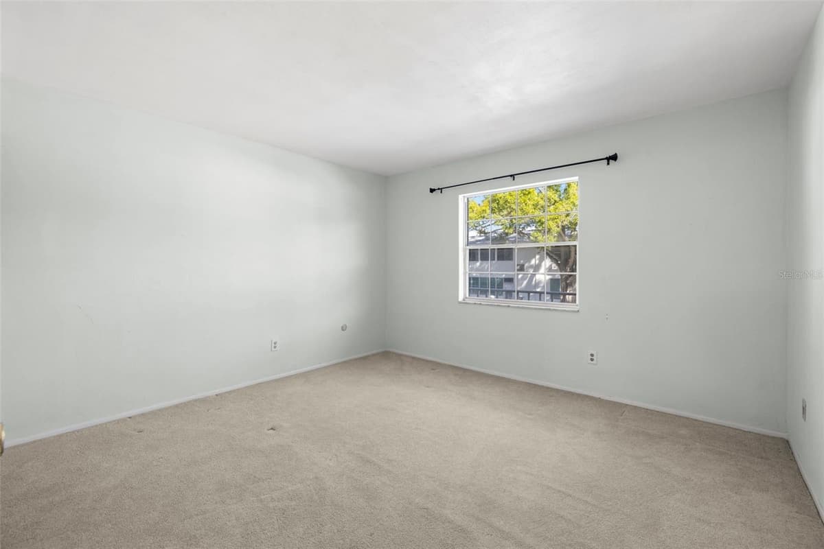 400 GLENNES LANE — photo 15 of 52