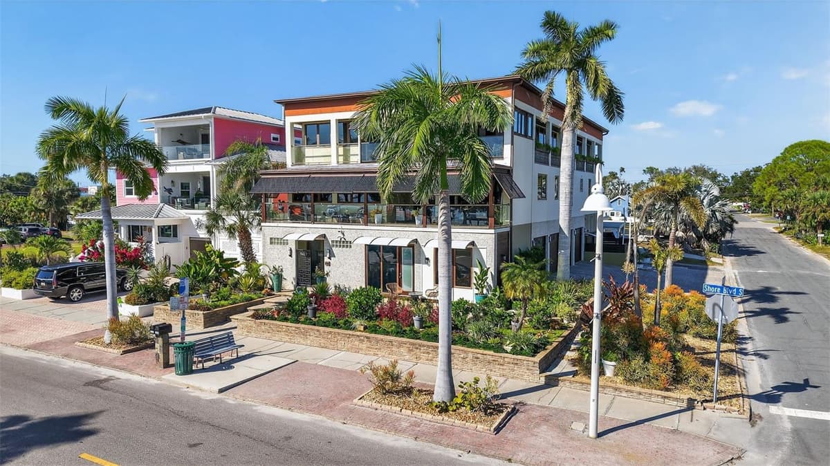 5659 SHORE BOULEVARD — photo 4 of 100