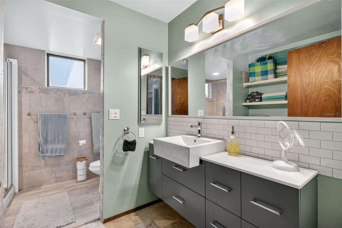 5659 SHORE BOULEVARD — photo 45 of 100