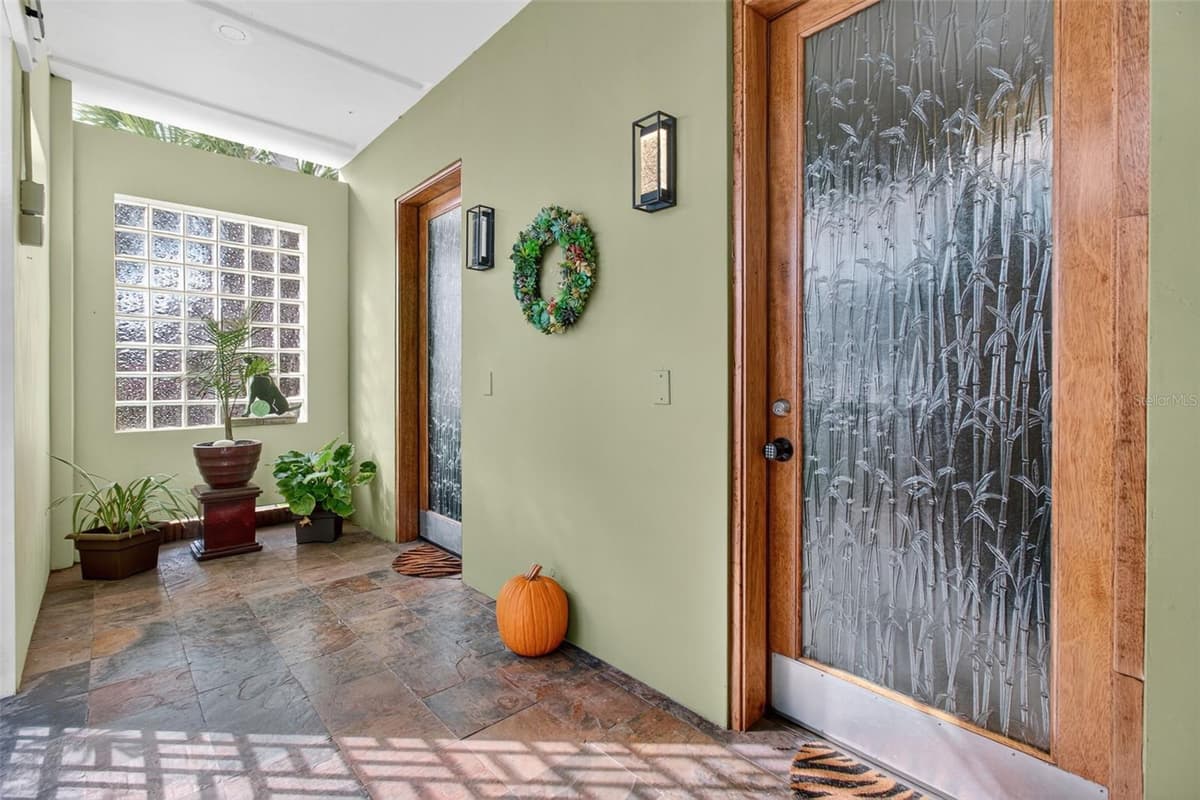 5659 SHORE BOULEVARD — photo 16 of 100