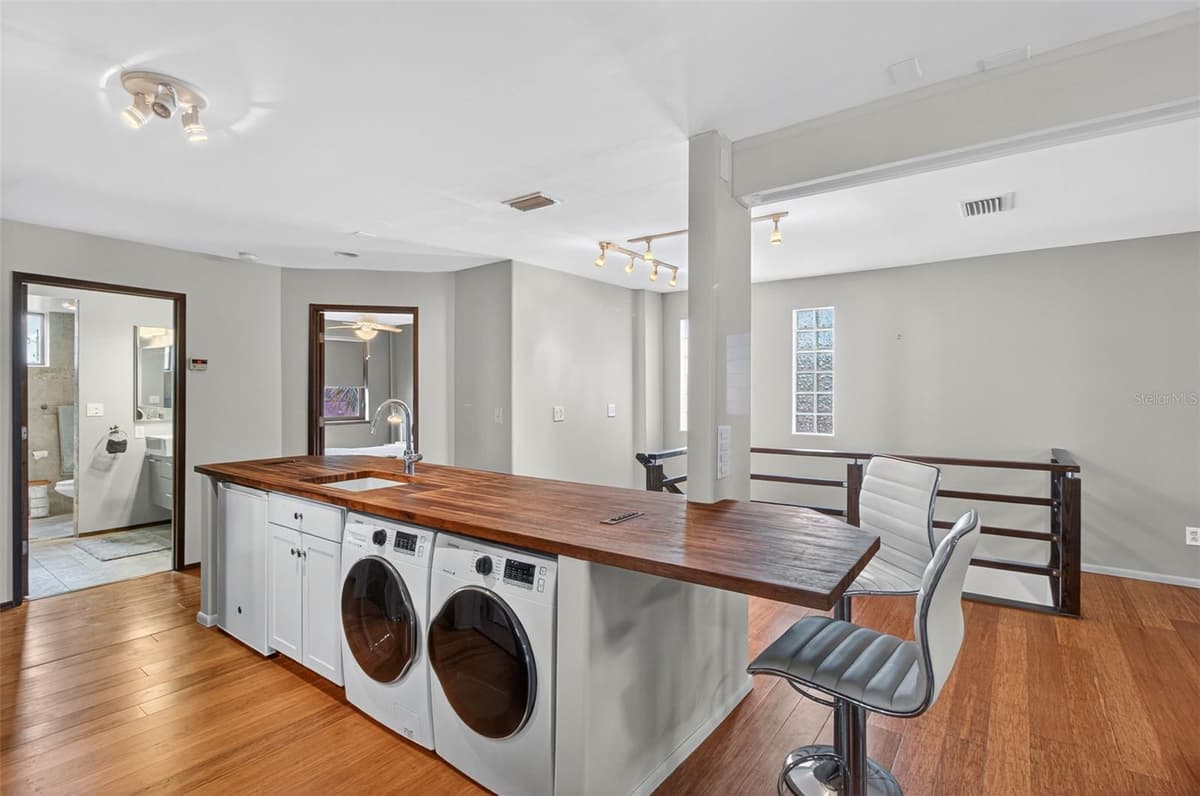 5659 SHORE BOULEVARD — photo 43 of 100