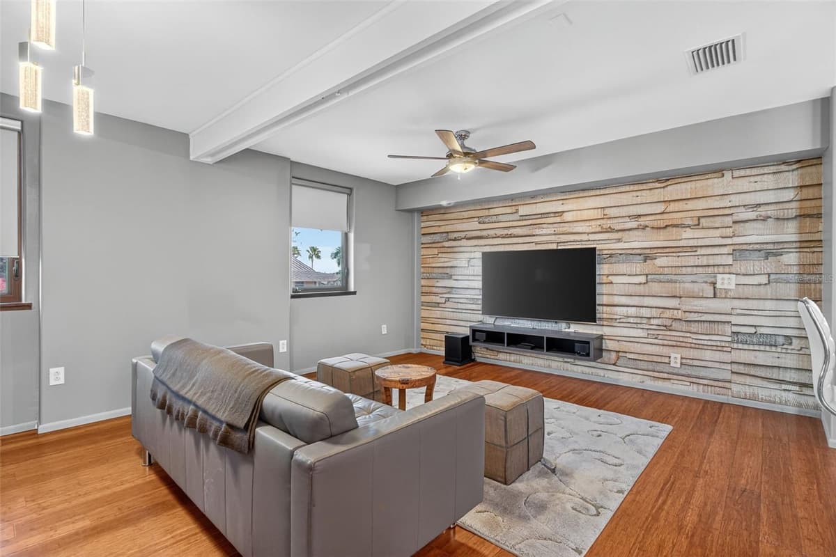 5659 SHORE BOULEVARD — photo 34 of 100