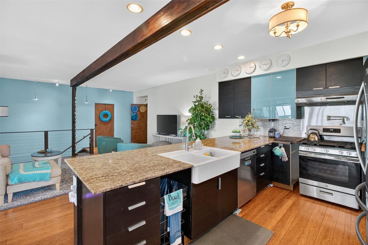5659 SHORE BOULEVARD — photo 47 of 100