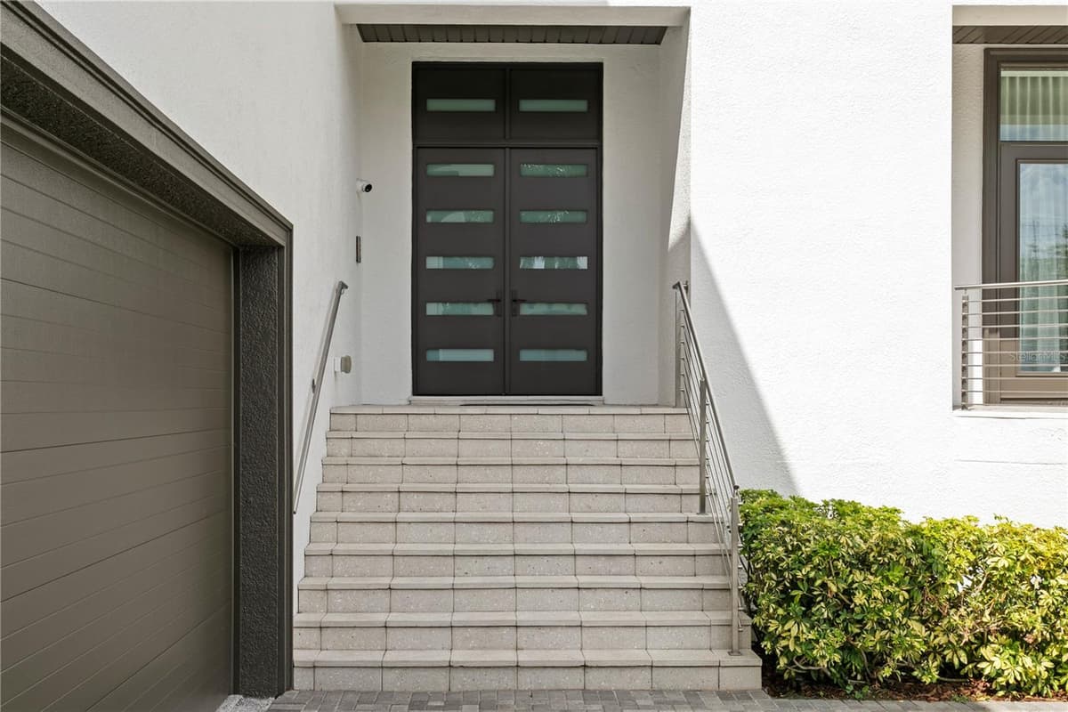 82 MARTINIQUE AVENUE — photo 4 of 89