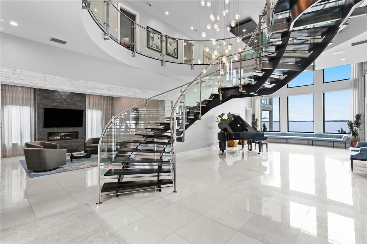 82 MARTINIQUE AVENUE — photo 5 of 89