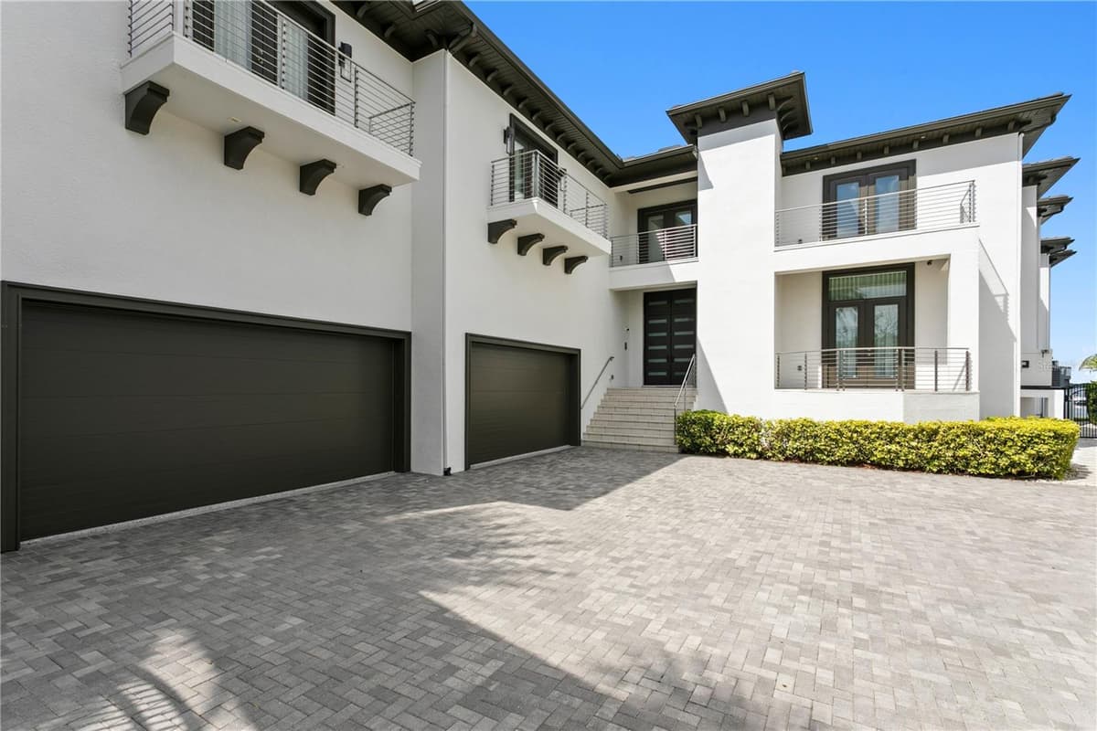 82 MARTINIQUE AVENUE — photo 3 of 89