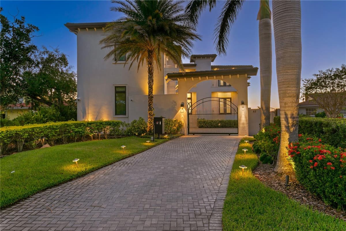 82 MARTINIQUE AVENUE — photo 70 of 89