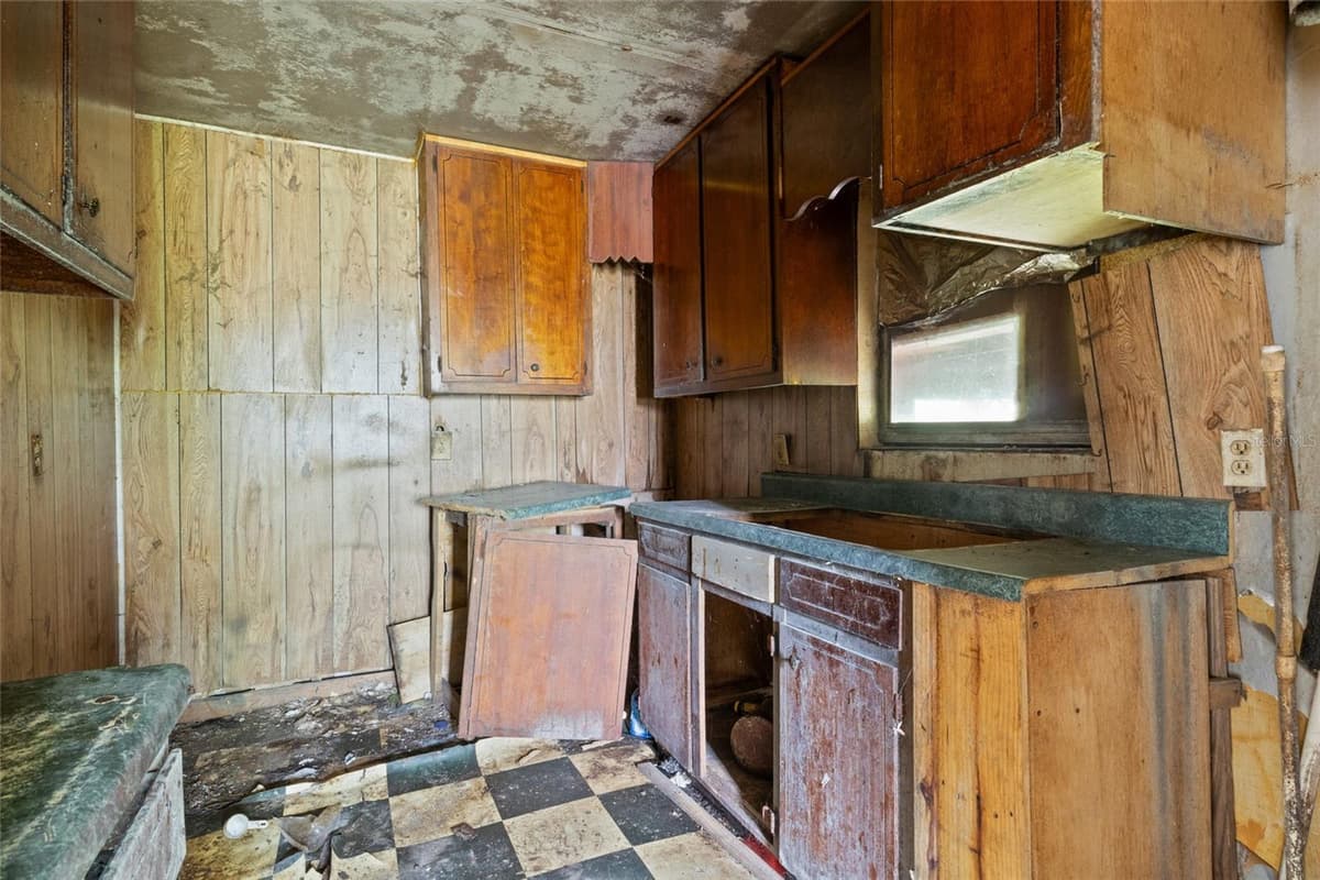 465 HAZZARD LANE — photo 17 of 54