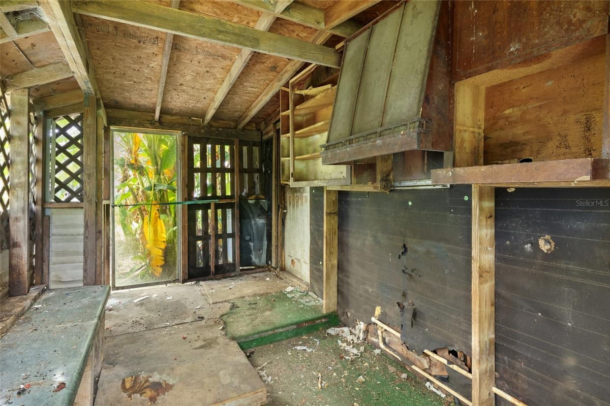 465 HAZZARD LANE — photo 15 of 54