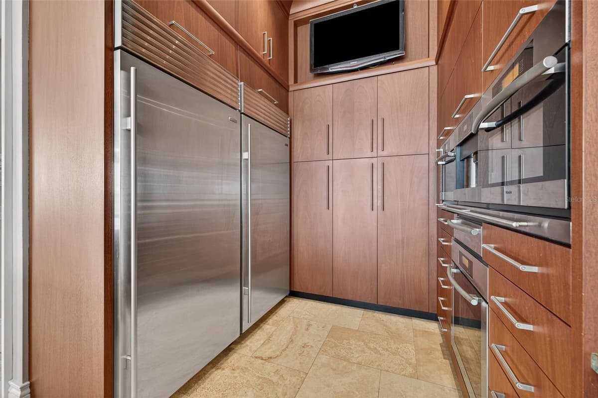 2165 LOUISA DRIVE — photo 13 of 48