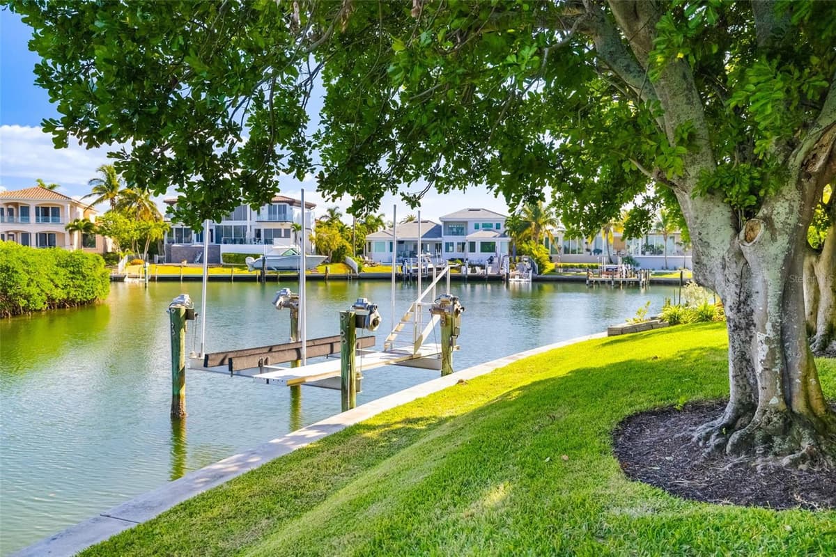 560 HARBOR COVE CIRCLE — photo 5 of 80