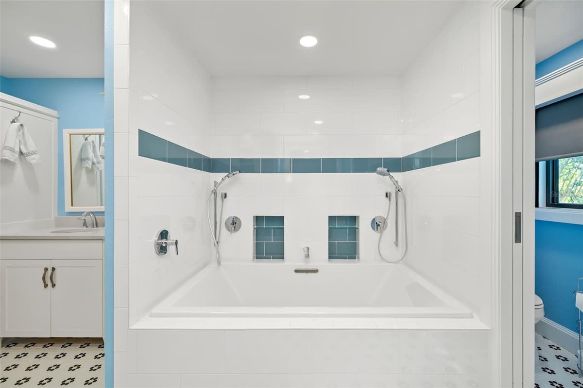 560 HARBOR COVE CIRCLE — photo 32 of 80
