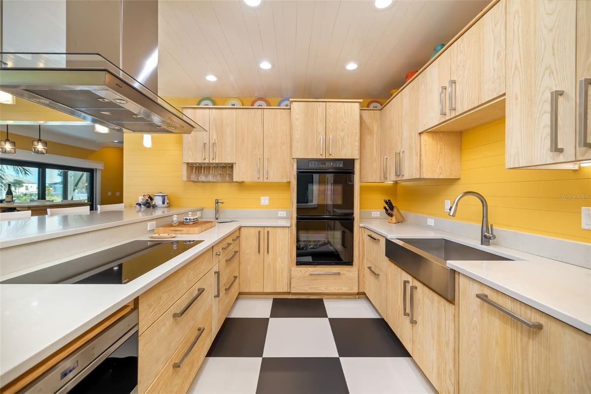 560 HARBOR COVE CIRCLE — photo 17 of 80