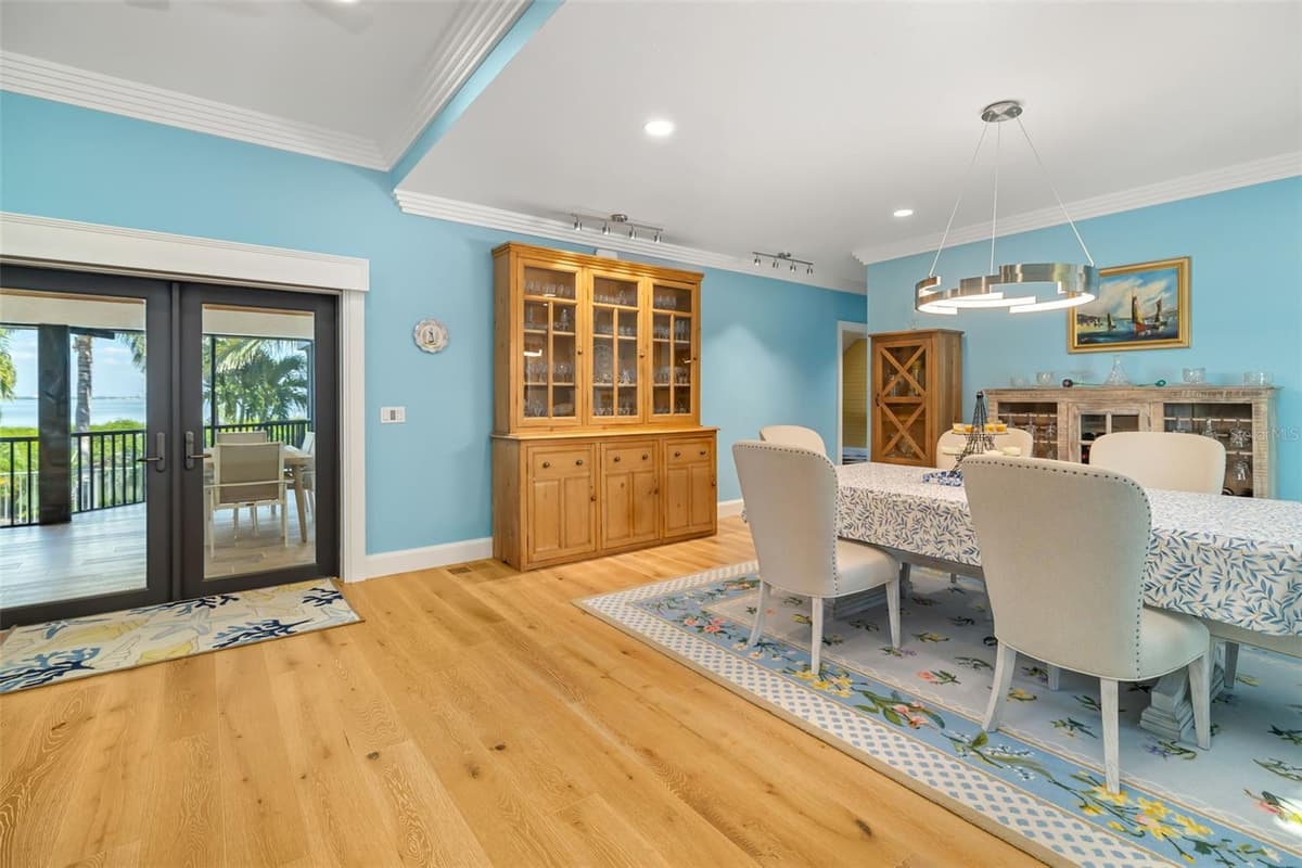 560 HARBOR COVE CIRCLE — photo 8 of 80