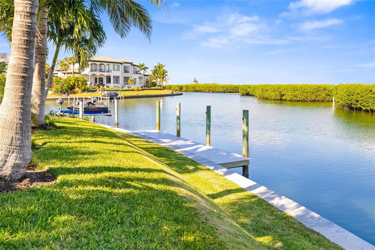 560 HARBOR COVE CIRCLE — photo 3 of 80