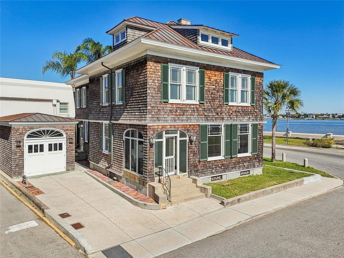 178 AVENIDA MENENDEZ — photo 2 of 94