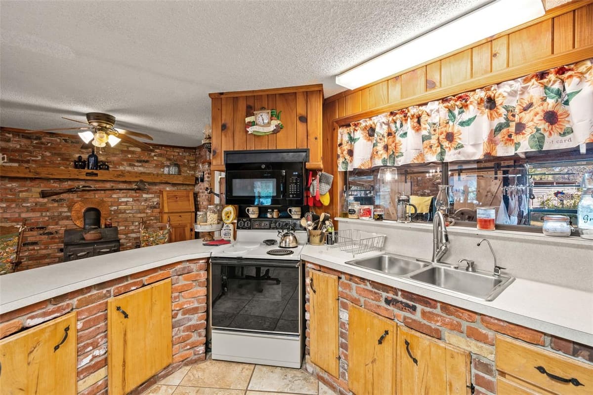 9615 EDEN AVENUE — photo 18 of 89
