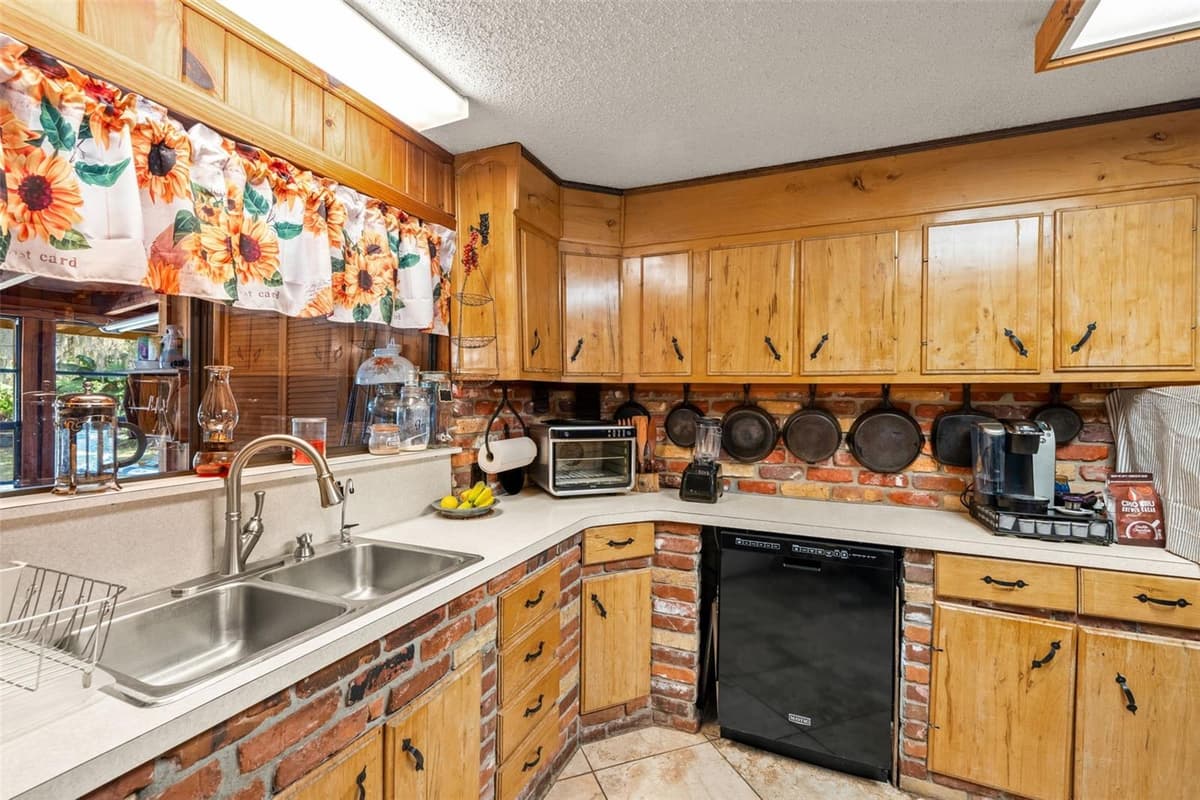 9615 EDEN AVENUE — photo 17 of 89