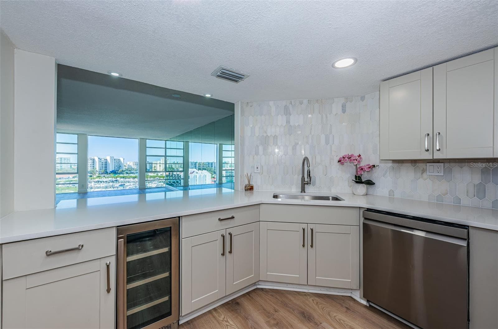 7400 SUN ISLAND DRIVE — photo 22 of 66