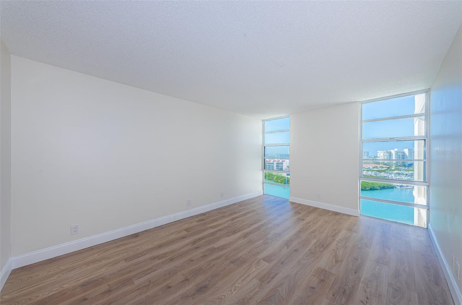 7400 SUN ISLAND DRIVE — photo 28 of 66
