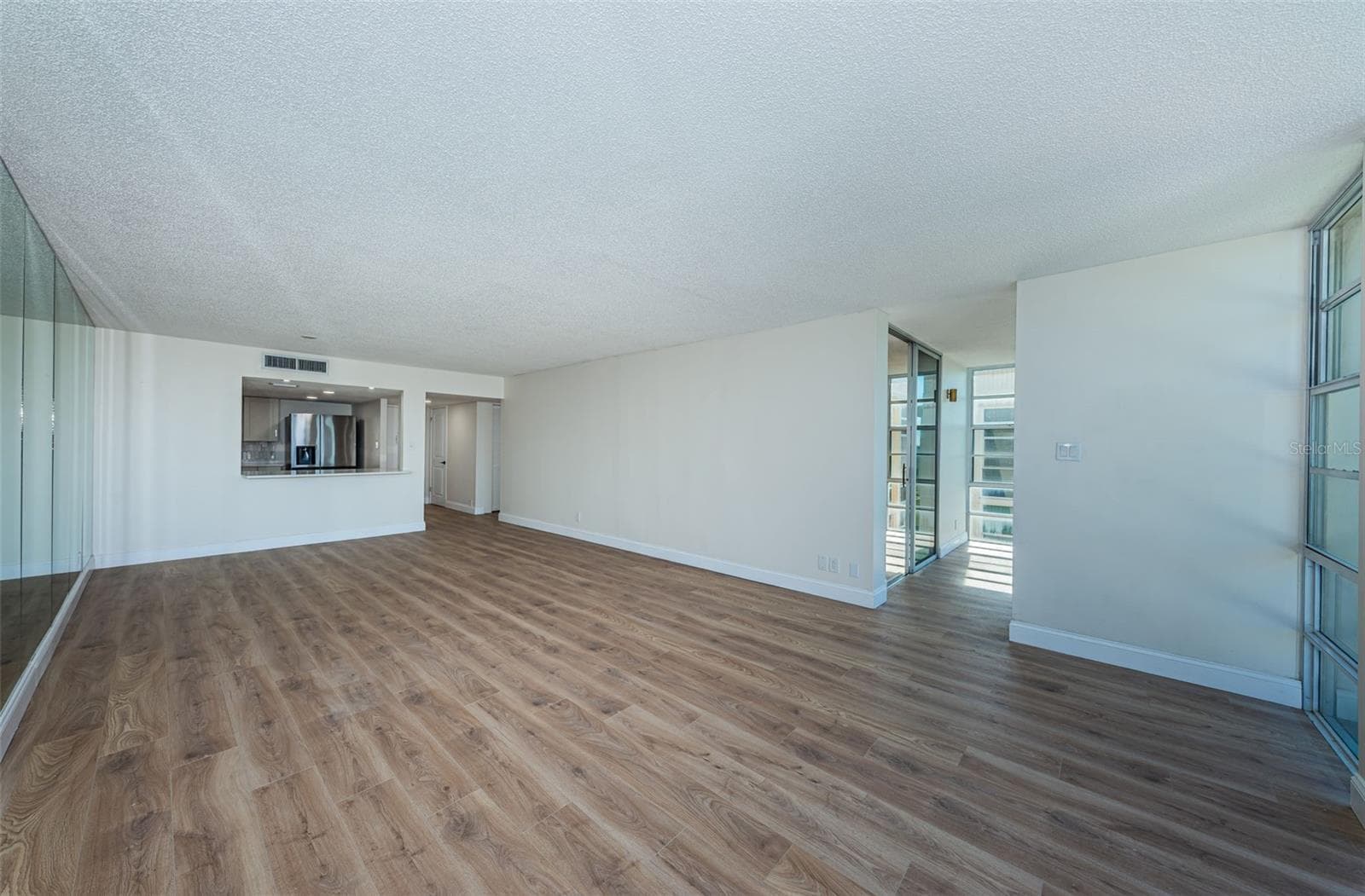 7400 SUN ISLAND DRIVE — photo 19 of 66
